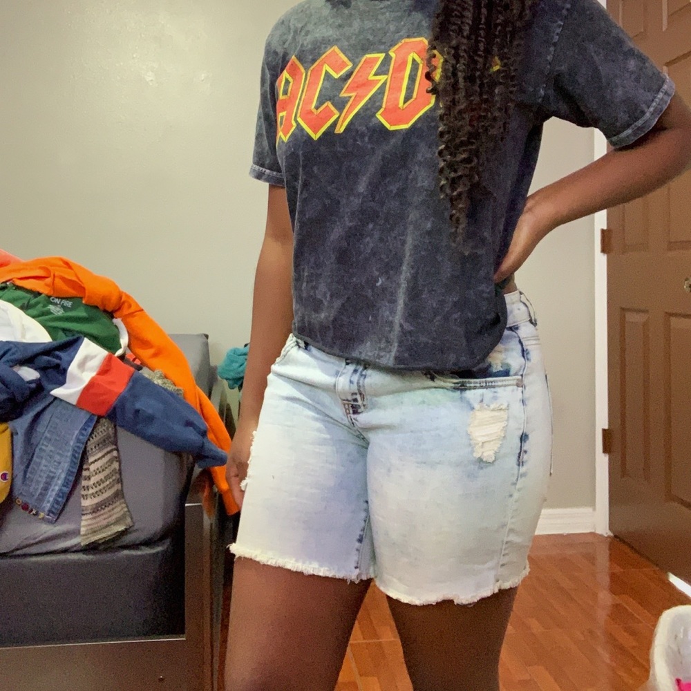 Light Ripped Jeans Shorts